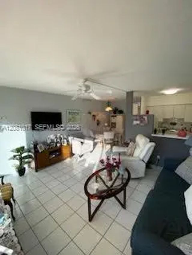 5 of 14 - 925 Sw 11th Avenue #1, Hallandale Beach, FL