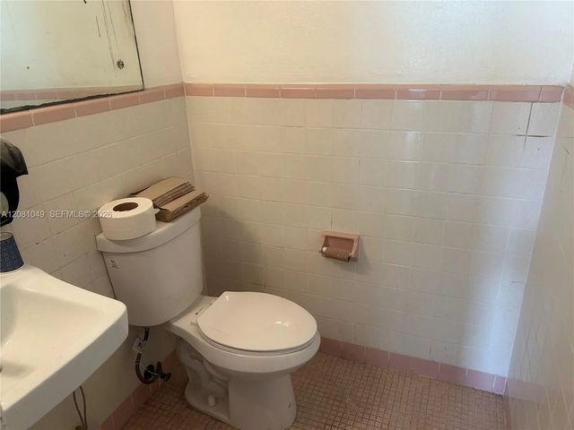 5 of 8 - 1910 N Dixie Highway #1914, Hollywood, FL