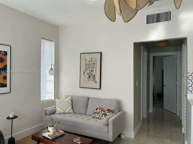 4 of 27 - 801 8th Street #201, Miami Beach, FL