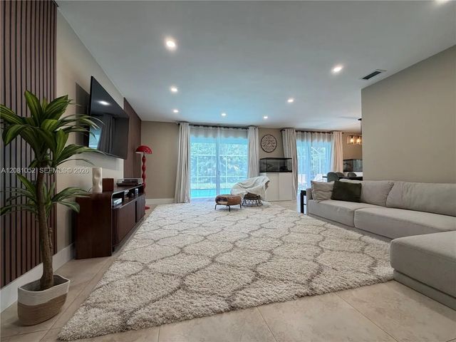 8203 Nw 37th Street, Coral Springs