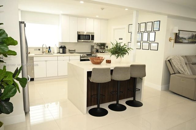 2 of 23 - 850 W 51st Place, Hialeah, FL