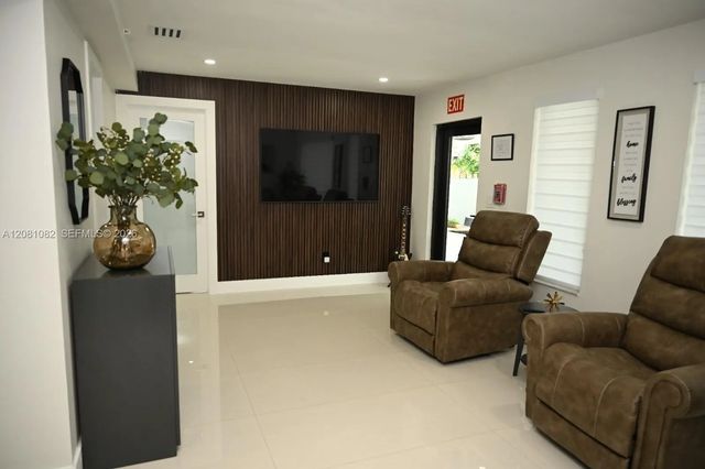 3 of 23 - 850 W 51st Place, Hialeah, FL