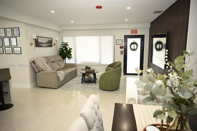 5 of 23 - 850 W 51st Place, Hialeah, FL
