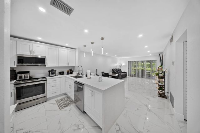 265 Cape Cod Circle, Lake Worth