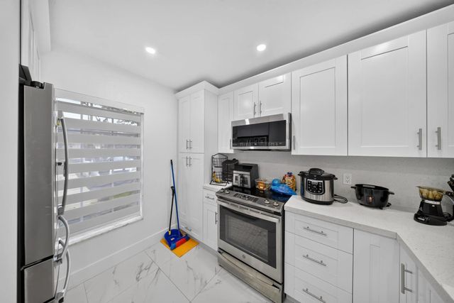 2 of 39 - 265 Cape Cod Circle, Lake Worth, FL