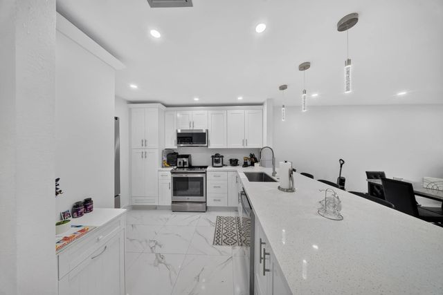 3 of 39 - 265 Cape Cod Circle, Lake Worth, FL
