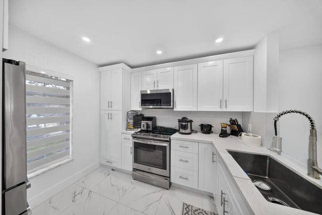 5 of 39 - 265 Cape Cod Circle, Lake Worth, FL