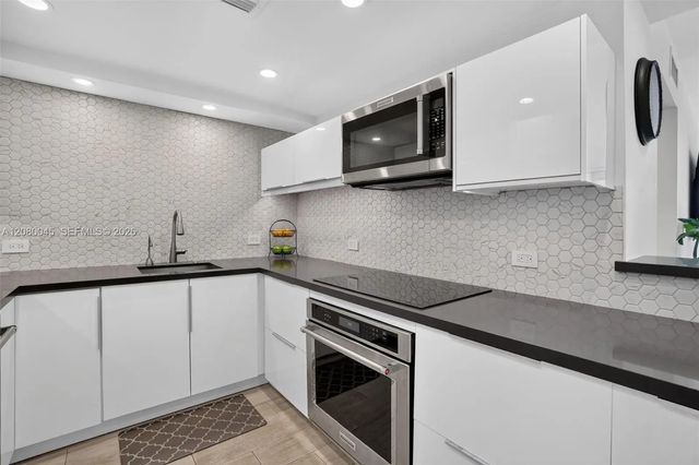 4 of 59 - 2500 Ne 135th Street #c311, North Miami, FL