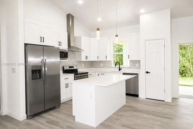 2 of 39 - 7624 Ancha Street, Sebring, FL