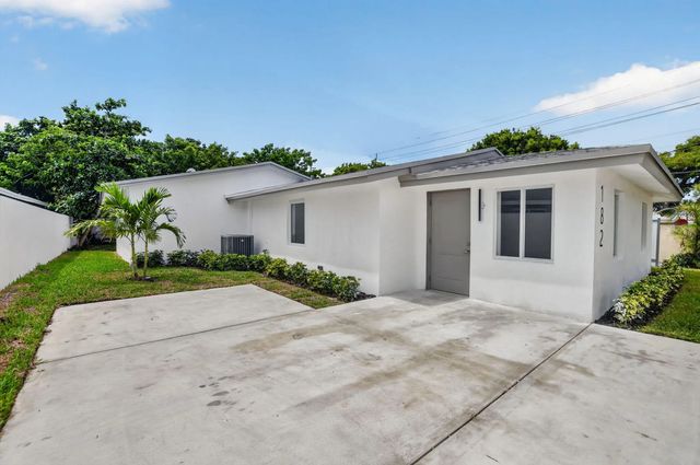 182 Sw 6 Street, Deerfield Beach