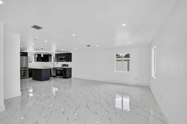 4 of 36 - 182 Sw 6 Street, Deerfield Beach, FL