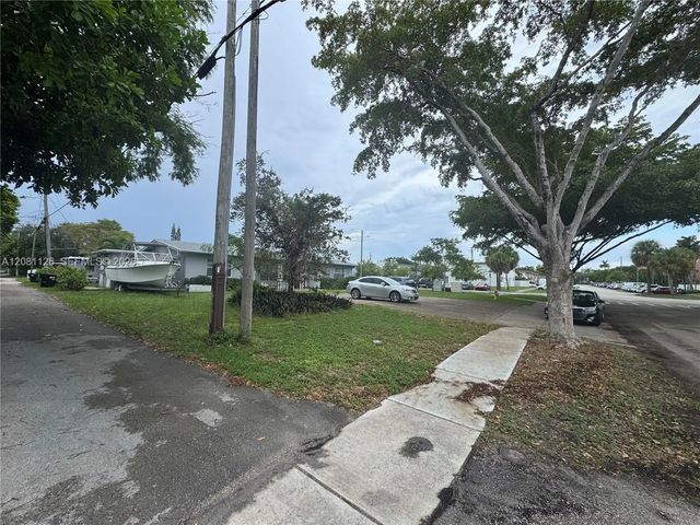 3 of 13 - 16900 Ne 18th Avenue, North Miami Beach, FL