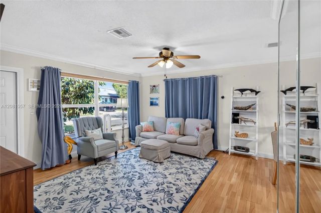 5 of 20 - 4554 Nw 16th Avenue, Tamarac, FL