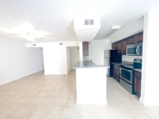 3 of 15 - 815 W Boynton Beach Boulevard W #4-102, Boynton Beach, FL