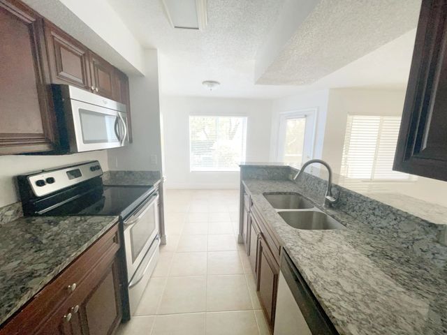 4 of 15 - 815 W Boynton Beach Boulevard W #4-102, Boynton Beach, FL