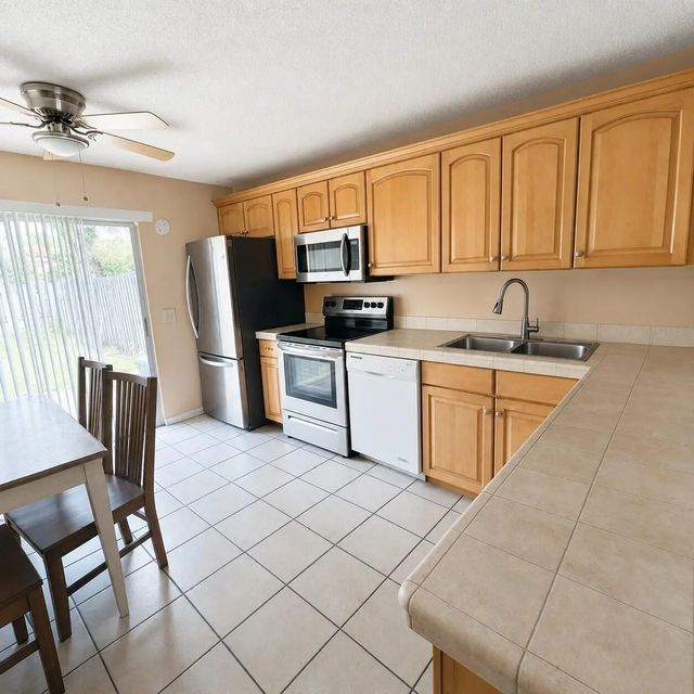 3 of 7 - 4570 Orleans Court #c, West Palm Beach, FL