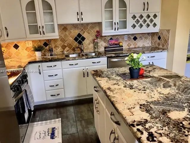 2 of 17 - 3910 Inverrary Boulevard #304-b, Lauderhill, FL