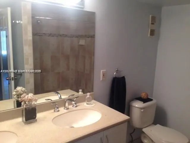 5 of 17 - 3910 Inverrary Boulevard #304-b, Lauderhill, FL