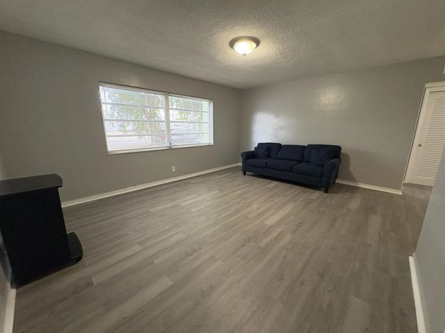 2031 Dewey Street #101, Hollywood