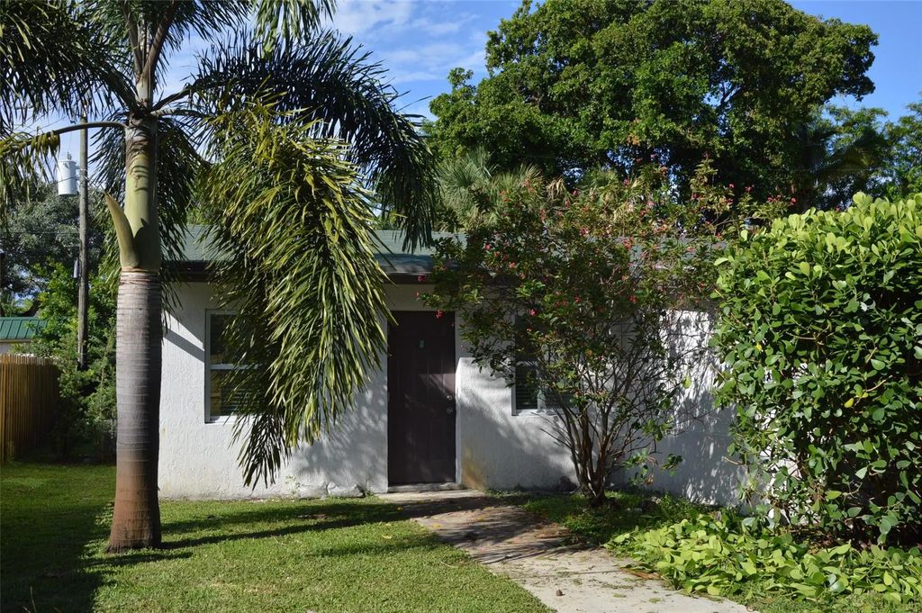 823 Ne 14th Court, Fort Lauderdale