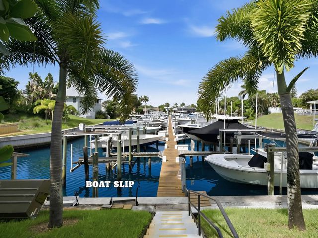 4564 Se Robertson Road, Stuart