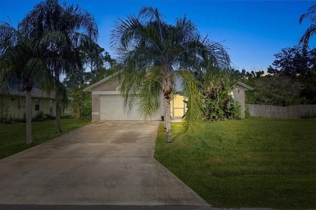 764 Ne Eastlake Street, Port St. Lucie