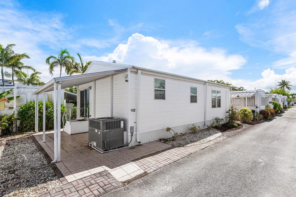 13 Hibiscus Drive #h, Briny Breezes
