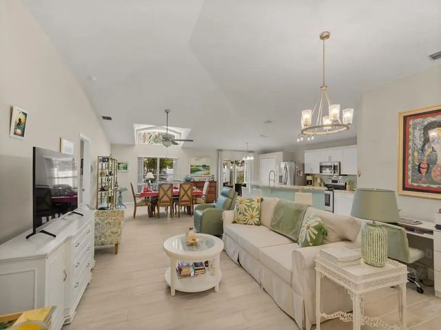 3 of 38 - 1007 E 13th Square, Vero Beach, FL