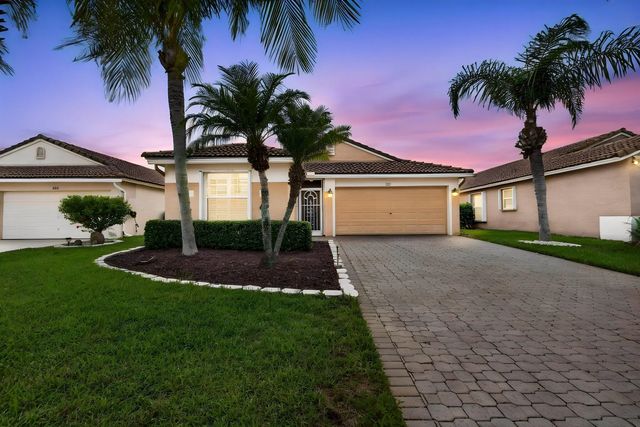 827 Nw Greenwich Court, Port St. Lucie