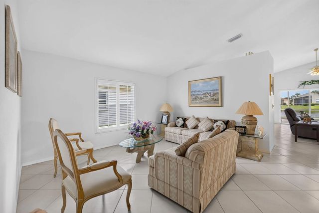 5 of 63 - 827 Nw Greenwich Court, Port St. Lucie, FL