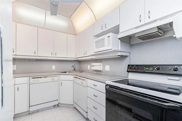 4 of 37 - 3625 N Country Club Drive #901, Aventura, FL