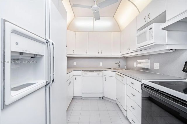 5 of 37 - 3625 N Country Club Drive #901, Aventura, FL