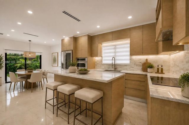4 of 42 - 728 Majorca Avenue, Coral Gables, FL