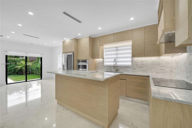 5 of 42 - 728 Majorca Avenue, Coral Gables, FL
