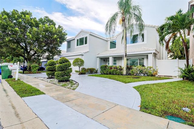 10262 Sw 9th Lane, Pembroke Pines