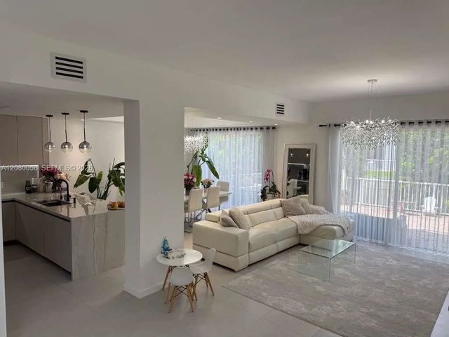 3123 Ne 210th Street, Aventura
