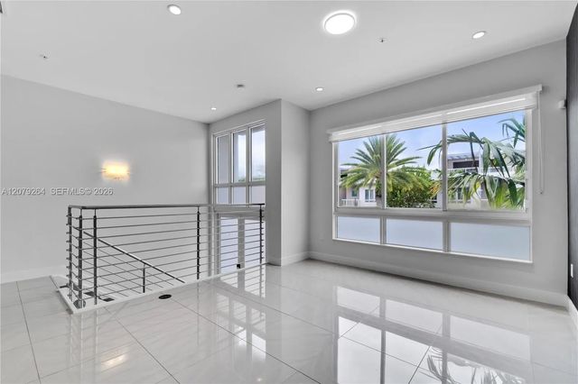 2 of 42 - 10517 Nw 66th Street, Doral, FL