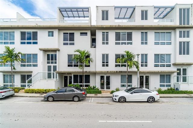 4 of 42 - 10517 Nw 66th Street, Doral, FL