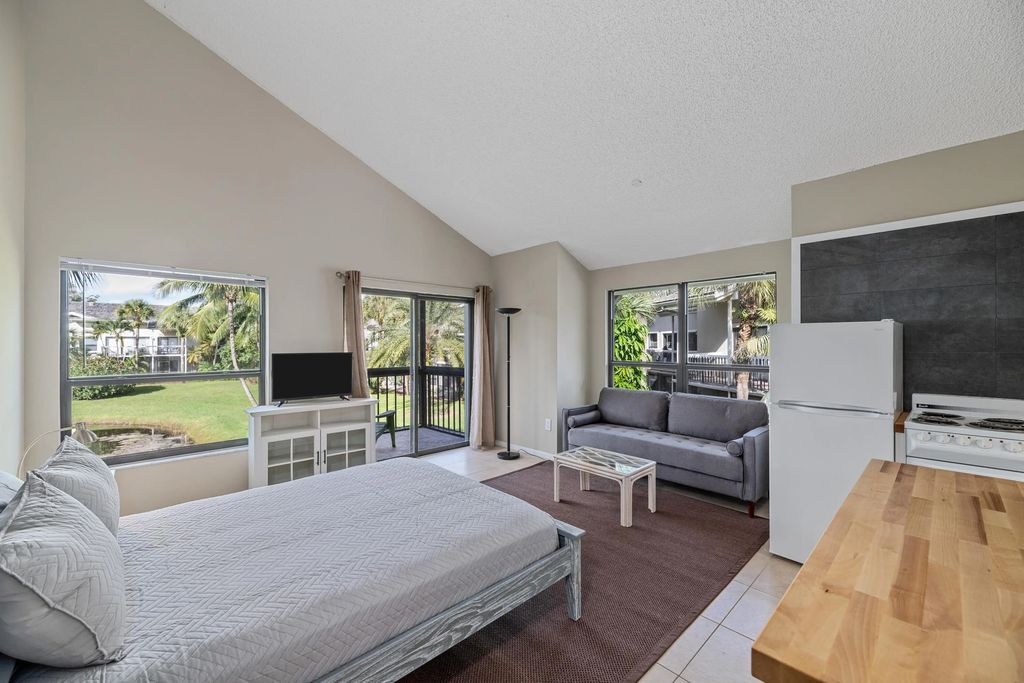 11863 Wimbledon Circle #511, Wellington