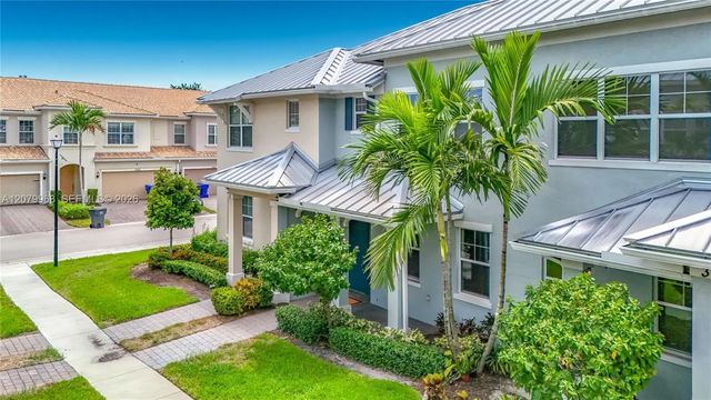 1040 Eucalyptus Drive #2, Hollywood
