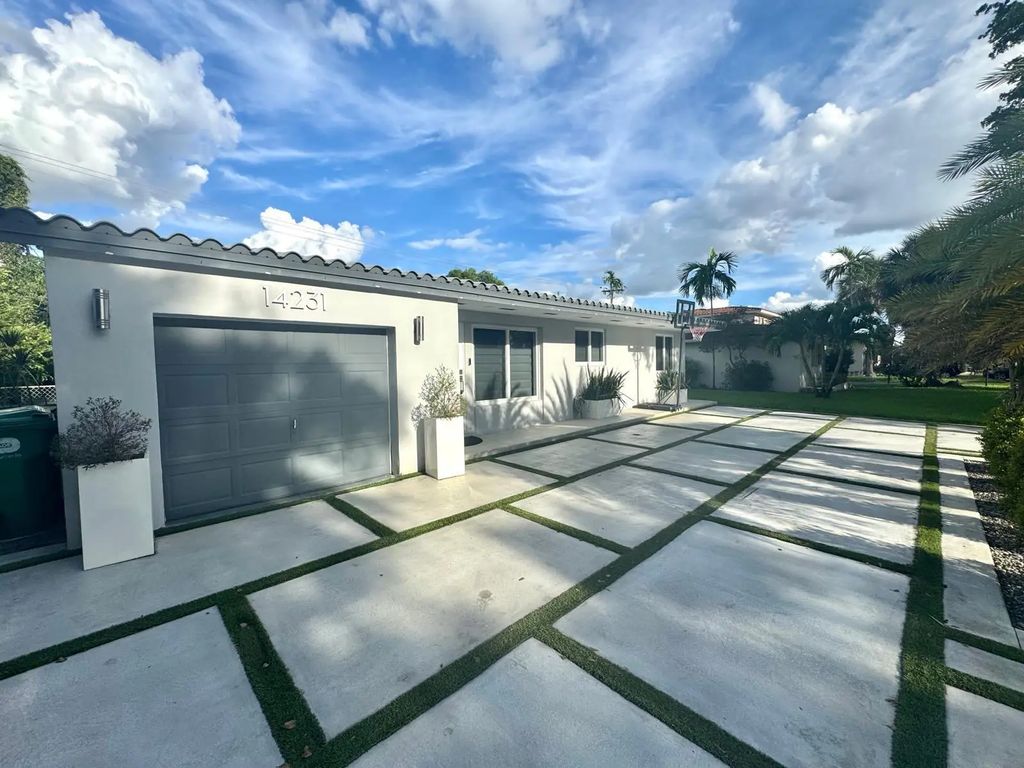 14231 Lake Candlewood Court, Miami Lakes
