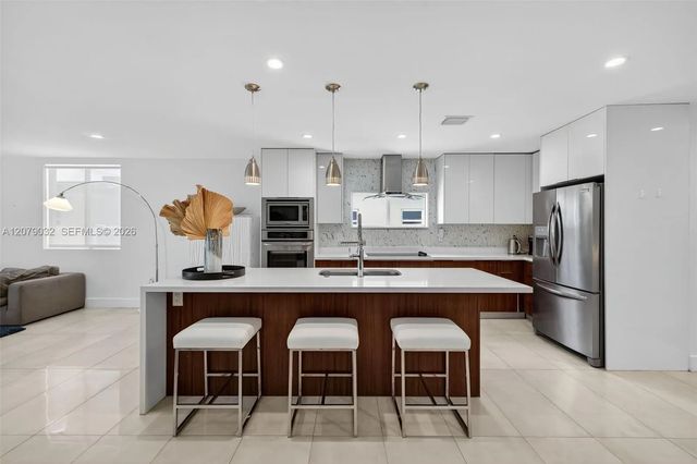 3 of 40 - 904 Ne 15th Avenue, Fort Lauderdale, FL