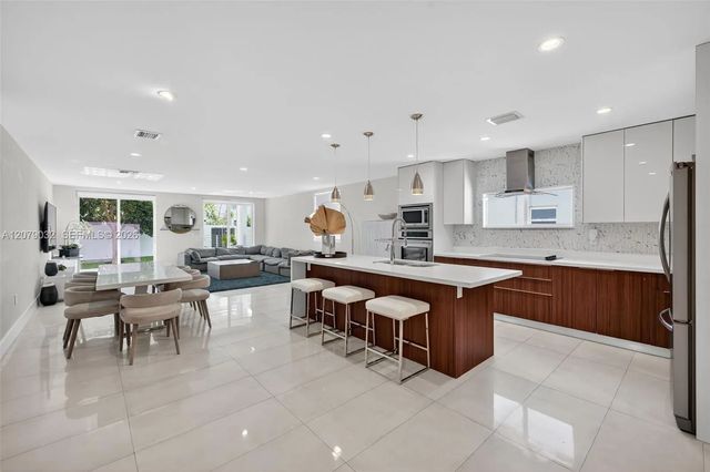 4 of 40 - 904 Ne 15th Avenue, Fort Lauderdale, FL