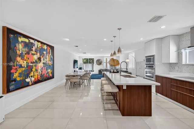 5 of 40 - 904 Ne 15th Avenue, Fort Lauderdale, FL