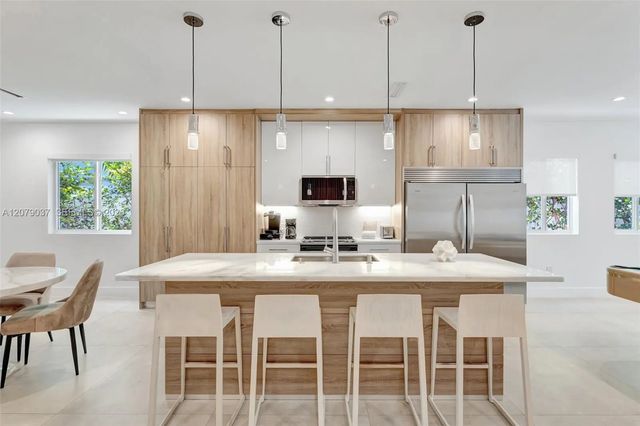 2 of 38 - 617 Ne 14th Avenue, Fort Lauderdale, FL