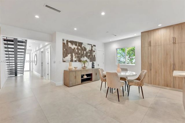 4 of 38 - 617 Ne 14th Avenue, Fort Lauderdale, FL
