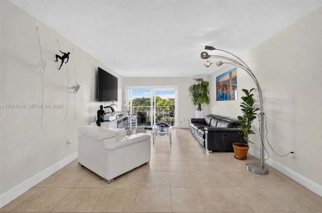 3 of 33 - 7787 Sw 86th Street #e-409, Miami, FL