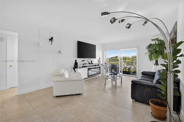 5 of 33 - 7787 Sw 86th Street #e-409, Miami, FL