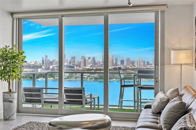 2 of 25 - 1000 West Avenue #1518, Miami Beach, FL