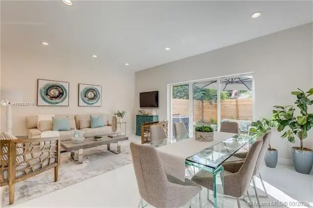 686 Ne 43rd Street, Oakland Park